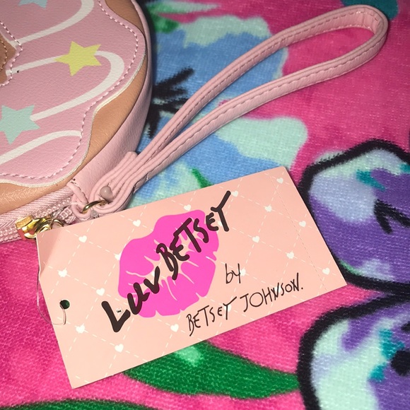 NWT Betsey Johnson Coin Purse/Wristlet Donut 🍩 - Picture 2 of 7